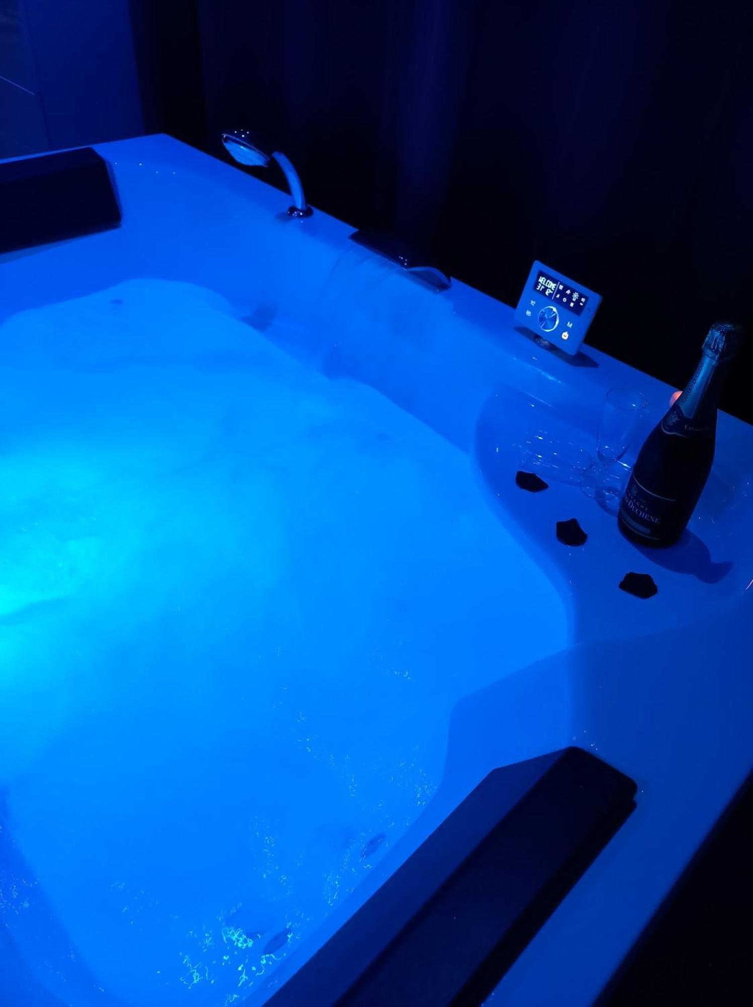 Gites & Spa Du Bien-Etre - Spa Privatif Courgains 外观 照片